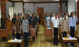 Peserta Workshop menyanyikan lagu Indonesia Raya