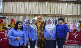 Foto bersama Ibu Ilma Nugrahani bersama pegawai SDPPI Kemkominfo.