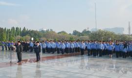 Menkominfo Rudiantara memimpin upacara pada acara Tebar Bunga di Taman Makam Pahlawan Kalibata, Jakarta sebagai rangkaian peringatan Hari Kebangkitan Nasional ke-110 di lingkungan Kemkominfo (18/5).