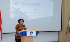 Sekretaris Jenderal Kemkominfo Rosarita Niken Widiastuti memberikan sambutan pada acara Pelepasan Purnabakti Kominfo di Jakarta (24/5).
