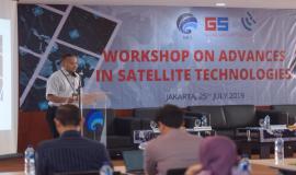 Direktur Penataan Sumber Daya Denny Setiawan memberikan sambutan dan membuka secara resmi kegiatan Workshop on Advances in Satellite Technologies di Jakarta (25/7).