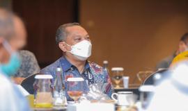 Sekretaris Ditjen SDPPI R. Susanto turut hadir di lokasi acara Bimbingan Teknis dengan tema “Pengawasan dan Pengendalian Penggunaan Spektrum Frekuensi Radio terhadap Implementasi Undang-undang Nomor 11 Tahun 2020 tentang Cipta Kerja” sebagai narasumber yang berlangsung di Bandung (08/02/2021).