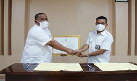 Balai Monitor Spektrum Frekuensi Kelas II Banda Aceh menyerahkan arsip tsunami dan arsip statis kepada Balai Arsip Statis dan Tsunami Aceh (BAST) Arsip Nasional Republik Indonesia (ANRI), Senin (5/4/2021).