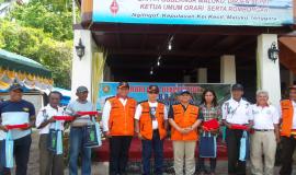 Penyerahan plakat secara simbolis kepada masing-masing Kepala Desa