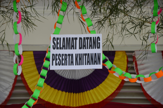 Ilustrasi: KHITANAN MASSAL YAYASAN KELUARGA BESAR POSTEL CIDOKOM, 30 NOPEMBER 2013