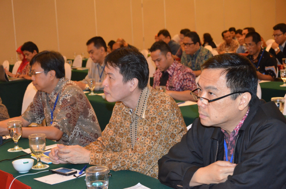 Ilustrasi: SOSIALISASI STANDARDISASI TEKNOLOGI INFORMASI PENERAPAN SNI ISO/ IEC TEKNOLOGI INFORMASI UNTUK MENGHADAPI ERA GLOBALISASI