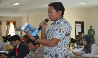 Peserta Konsultasi Publik dan Workshop Manajemen Sumber Daya dan Perangkat dan Informatika, berkesempatan mengajukan pertanyaan pada sesi tanya jawab