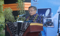 Dirjen Sumber Daya dan Perangkat Pos dan Informatika (Ditjen SDPPI), Muhammad Budi Setiawan memberikan sambutan pada peresmian Gedung Balai Monitor Spektrum Frekuensi Radio Kelas II Kupang. Jumat (4/9). Pemanfaatan gedung  dijadikan sebagai sarana untuk perbaikan layanan kepada publik kaitanya dengan pengelolaan dan pemanfaatan Spektrum Frekuensi Radio. (Photo: Bambang Hermansjah)