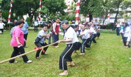 Tim Tarik Tambang Putra Ditjen SDPPI berupaya sekuat tenaga untuk menjatuhkan Tim Lawan. Lomba  tersebut diselenggarakan dalam rangka  memeriahkan peringatan Kemerdekaan RI yang Ke 71.