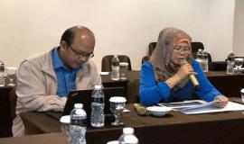 Kepala Bagian Perencanaan Program dan Pelaporan, Fidyah Ernawati (kanan)  didampingi oleh Kasubag Pengelolaan Daya, Hendra Santoso (kiri) memimpin jalannya rapat persiapan lokakarya SDPPI  2017. Rapat persiapan lokakarya 2017 dihadiri oleh perwakilan dari Unit Eselon II di lingkungan kantor pusat Ditjen SDPPI (8/2).