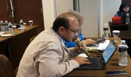 Kepala Sub Bagian Pengelolaan Data, Hendra Santoso sedang mengevaluasi tindak lanjut hasil lokakarya 2016. Rapat persiapan Lokakarya yang diselenggrakan di Hotel Royal Padjajaran dihadiri oleh  perwakilan dari Unit Eselon II di lingkungan kantor pusat Ditjen SDPPI (8/2).