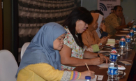 Rapat pembahasan terjemahan ratifikasi Final Act hasi sidang WRC 2015. (2/3). Rapat terseut dihadiri oleh Ditjen SDPPI, Ditjen PPI, Pusat Kerjasama Internasional Kemkominfo, Biro Hukum Kemkominfo, Kementerian Luar Negeri dan dari Skretariat Kabinet.