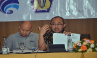 Narasumber dari Direktorat Jenderal Anggaran (DJA) saat memberikan penjelasan mengenai tata cara revisi Anggaran 2017 dihadapan peserta sosialisasi, (9/3).