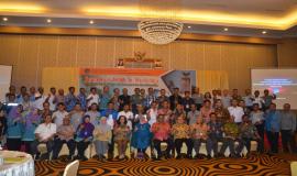 Foto bersama Dirjen SDPPI , Panitia dengan Peserta Konsultasi Publik dan Workshop (23/3)