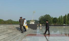 Menteri Kominfo menuju Tugu Pahlawan