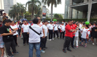 Suasana depan panggung Bangkit Indonesia sebelum acara dimulai