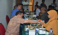 Ayep , salah satu Tim Catur SDPPI melawan Ella dari Ditjen PPI