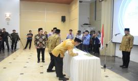 Penandatanganan Berita Acara secara simbolis diwakili oleh Dwi Handoko selaku Direktur Operasi Sumber Daya dan Benyamin Sura yang menjabat Direktur Pita Lebar