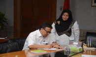 Dwi Handoko menandatangani Berita Acara Sertijab (18/9)