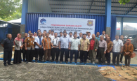 Foto Bersama Dirjen SDPPI (tengah) didampingi oleh Kepala Balmon Semarang (kanan) dan Pejabat di Lingkungan Ditjen SDPPI 