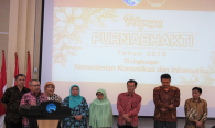 Teguh Wahyono dari Biro Humas mewakili rekannya menyampaikan rasa terima kasih atas kesempatan bekerja dan penghargaan yang diberikan oleh Kemkominfo.