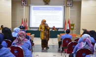 Ibu Ilma Nugrahani bertindak sebagai Narasumber pada Seminar Penggunaan dan Pemanfaatan Obat