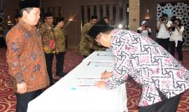 Menteri Komunikasi dan Informatika (Rudiantara) mendatangani surat pengangkatan Pejabat Eselon II,III dan IV Kemkominfo 20/8 2018