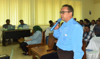 Ketua Hinpunan Nelayan Bandar Lampung (Kasman) sedikit memberi masukan kepada Narasumber terkait dengan penggunaan alat tersebut 6/9 2018