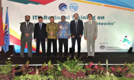 Foto Bersama Dirjen SDPPI (Ismail) dan Direktur Standardisasi (Moch. Hadiyana) bersama Narasumber ITU Regional Bandung 25-28/9 2018