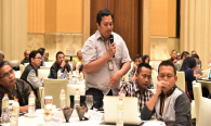 Peserta Undangan Workshop Pelayanan Perizinan Spektrum Frekuensi Radio dan Serfikasi Operator Radio dari perwakilan UPT Ditjen SDPPI,memberikan komentar terkait dengan materi tersebut 25/10