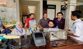 Praktek lapangan di RRI Radio Dalam Jakarta (25/10).