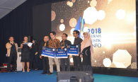 Plt. Direktur Pengendalian Nurhaedah foto bersama pemenang salah satu kategori dalam kegiatan Anugerah Jurnalistik Kominfo 2018 (28/11).
