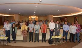 Dirjen SDPPI Ismail foto bersama seluruh peserta dan undangan dalam kegiatan Capacity Building Training IoT (29/1).