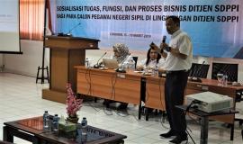 Kepala Bagian Keungan (Supriyanto) memjelaskan paparannya kepada Calon Pegawai Negeri Sipil (cpns) Ditjen SDPPI Kemkominfo terkait dengan Tugas Fungsi Pada Bagian Keuangan Ditjen SDPPI  18/3 2019 