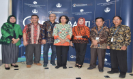 Foto Bersama Sekjen Kemkominfo (Rosarita Niken Widiastuti) tengah dalam acara Purnabakti di Kementerian Komunikasi dan Informatika 29/3  2019