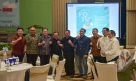 Direktur Standardisasi PPI Mochamad Hadiyana (tengah) foto bersama undangan pada kegiatan Indonesia Telecommunication Type Approval (ITTA) Expo 2019 di Semarang (30/4).