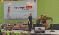 Pemukulan gong sebagai bentuk simbolis perilisan aplikasi SIRANI v1.2 oleh Dirjen SDPPI Ismail yang didampingi oleh Direktur Standardisasi PPI Mochamad Hadiyana pada kegiatan Indonesia Telecommunication Type Approval (ITTA) Expo 2019 di Semarang (30/4).