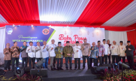 Menkominfo Rudiantara foto bersama para Pejabat Eselon I di lingkungan Kemkominfo dan para undangan VIP pada acara acara Buka Puasa bersama Keluarga Besar dan Mitra Kerja Kemkominfo di Jakarta (8/4).