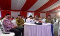 Turut hadir Dirjen SDPPI Ismail bersama Menkominfo Rudiantara serta para undangan VIP pada acara Buka Puasa bersama Keluarga Besar dan Mitra Kerja Kemkominfo di Jakarta (8/4).