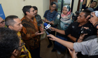 Dirjen SDPPI (Ismail) dikatakan frekuensi adalah media yang dapat menyalurkan informasi hingga tidak terbatas jarak. Semua sumber daya itu harus diatur dan dikelola agar tidak saling mengganggu atau menimbulkan bahaya. SDPPI bertugas merencanakan penggunaan frekuensi dan secara berkala bersama lembaga-lembaga dari seluruh dunia duduk satu meja mengatur pengelolaannya.