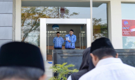 Dirjen SDPPI Ismail membacakan sambutan Plt. Kepala Badan Pembinaan Ideologi Pancasila Hariyono pada Upacara Peringatan Hari Kelahiran Pancasila di halaman kantor Balai Monitor Spektrum Frekuensi Radio Kelas I Bandung, Jawa Barat, Sabtu (1/6).