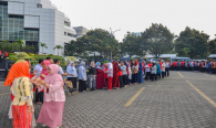 Situasi saat berlangsungnya acara Halalbihalal Ditjen SDPPI di Lapangan Parkir Gedung Sapta Pesona, Jakarta (11/6).