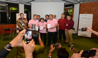 Pemberian buku saku IoT Indonesia kepada Narasumber pada kegiatan talkshow interaktif dengan tema Kesiapan Solusi IoT Lokal dan Program IoT Makers Creation 2019, Rabu (19/6).