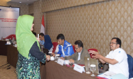 Salah satu Peserta Bimbingan Teknis mengajukan pertanyaan kepada Narasumber terkait dengan Uji profisiensi laboratorium penguji menurut ISO/IEC Guide 43 12/8 2019