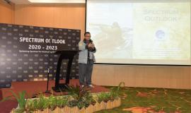 Sambutan oleh Direktur Penataan Sumber Daya Denny Setiawan sekaligus membuka acara Spectrum Outlook (23/8).