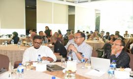 Peserta undangan dari Operator Salurer mengajukan pertanyaan terkait dengan Kegiatan Spectrum Outlook yang dilaksanakan di Padma Hotel Bandung 22/8 2019