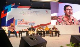 Dirjen SDPPI Ismail menjawab pertanyaan yang diajukan dari peserta kegiatan Indonesianisme Summit 2019 di Jakarta (13/8).