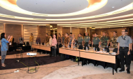 Petugas Drijen bersama Peserta undangan Focus Group Discussion (FGD) Government Radio Network (GRN) menyanyikan lagu Indonesia Raya 18/10/2019