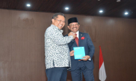 Rudiantara resmi melepas jabatannya sebagai Menkominfo kepada Johnny G Plate dalam serah terima jabatan yang ditandai penyerahan memori jabatan (23/10).