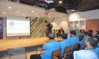 I Made Harta W. sebagai narasumber sesi I saat sedang menyampaikan paparan kepada peserta mengenai From Digital Disruption to Digital Transformation (16/12).